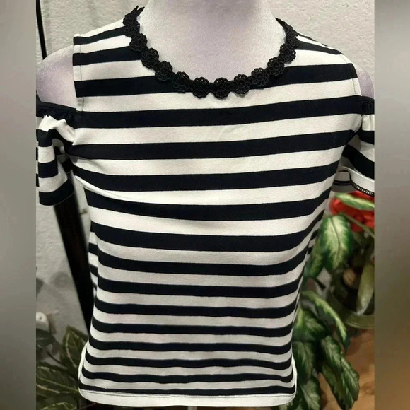 Kate Spade black/white stripe cold shoulder crop tops size 12 - Picture 2 of 11